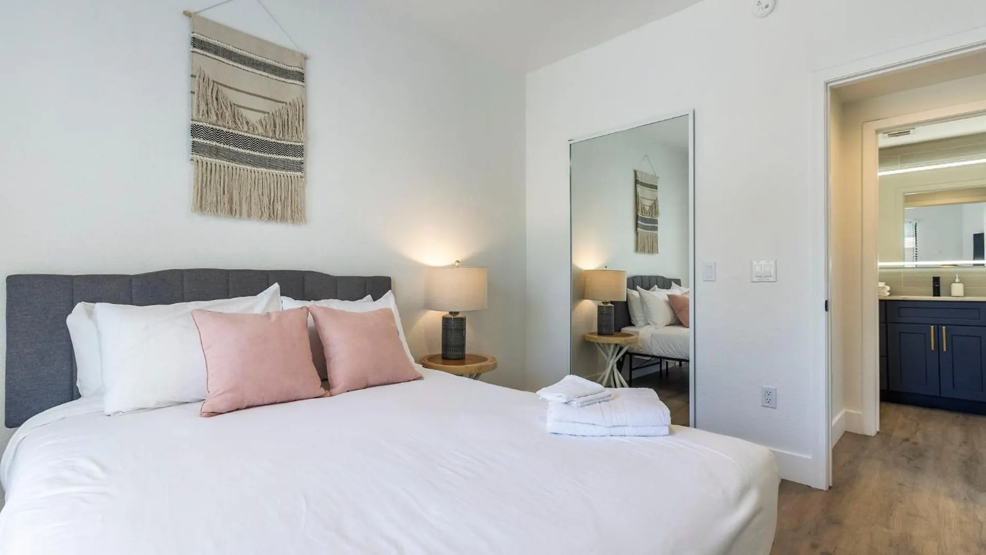 Two Cozysuites At Kierland Commons With Pool 斯科茨 公寓